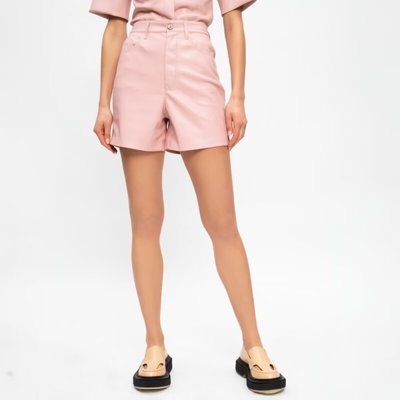 S-小M穿 NANUSHKA 恬美粉色皮革短裤 455
