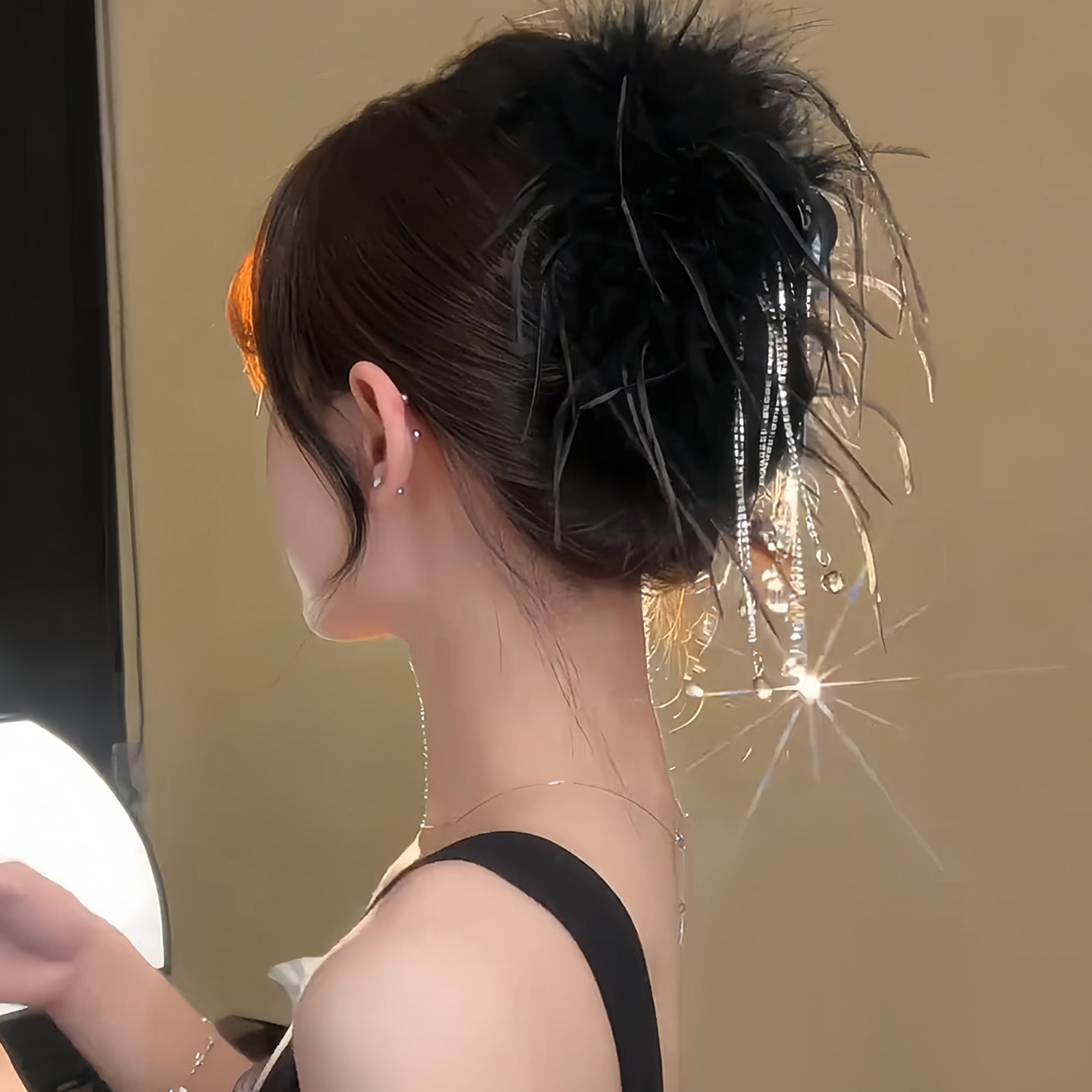超仙羽毛流苏抓夹女2026新款高级感后脑勺盘发鲨鱼夹气质发夹头饰