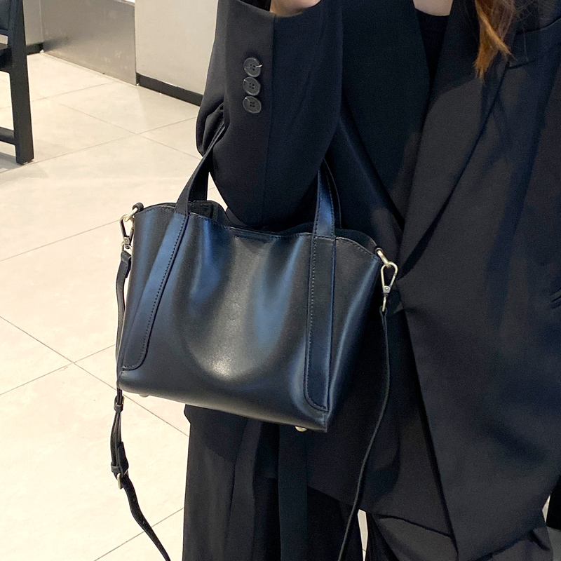 2026新款真皮休闲托特包内胆包可拆纯牛皮大容量斜挎手提包女简约