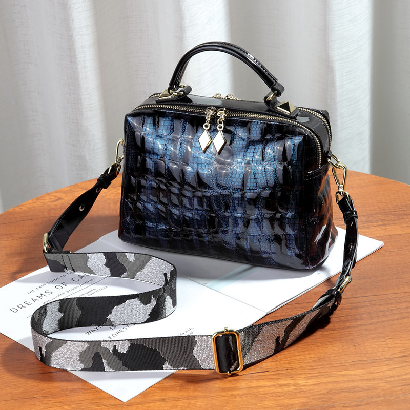 2023新款软皮宽肩带斜挎波士顿包高级感双拉链大容量真皮手提包女