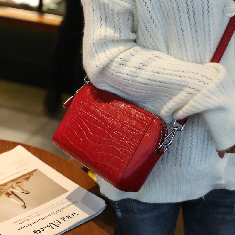 真皮斜挎小包包女手机包2021秋冬新款鳄鱼纹大容量双拉链贝壳手包