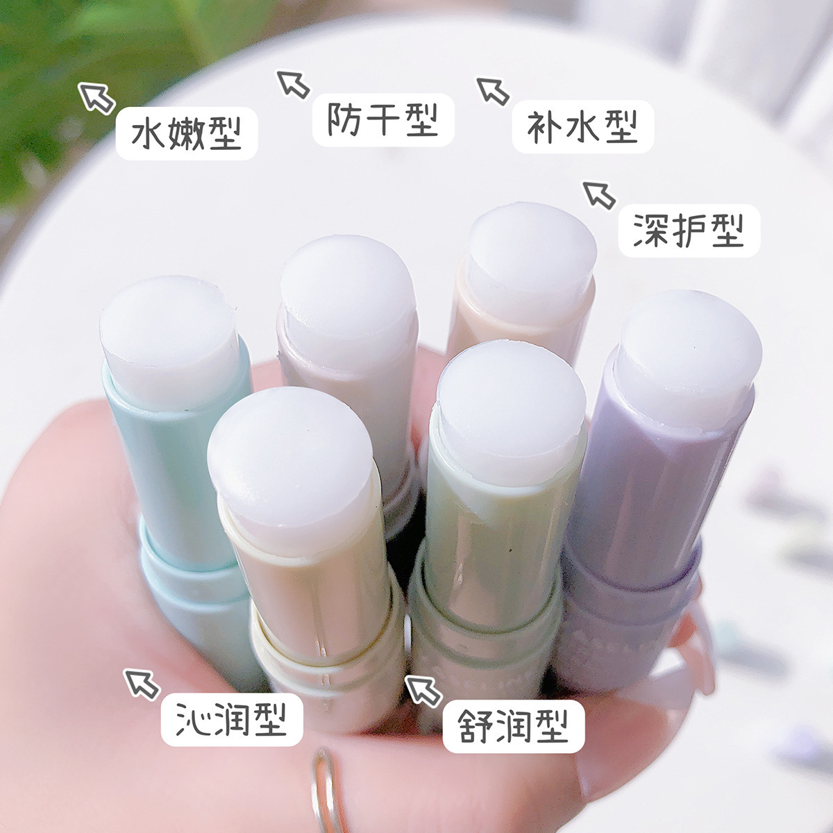 凡士林润唇膏滋润补水保湿秋冬防干裂死皮学生护唇膏无色唇膏