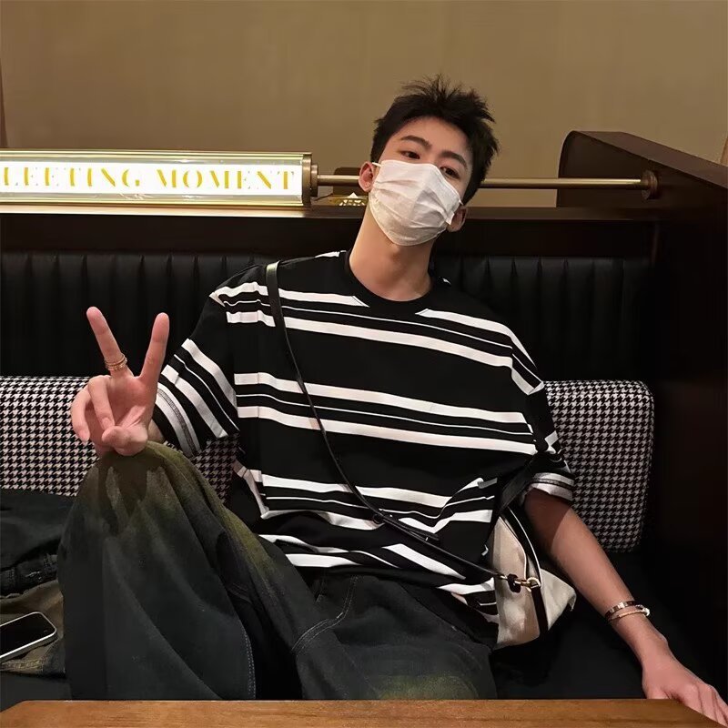 条纹圆领宽松短袖T恤男学生