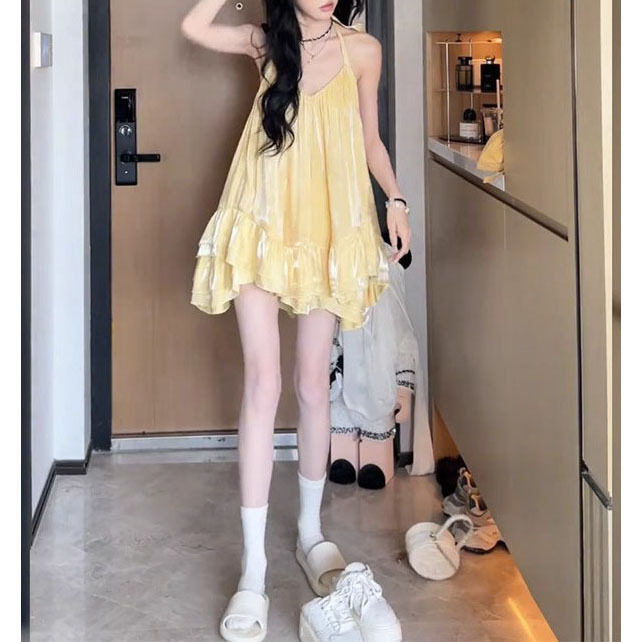 多巴胺黄色蓬蓬挂脖吊带连衣裙