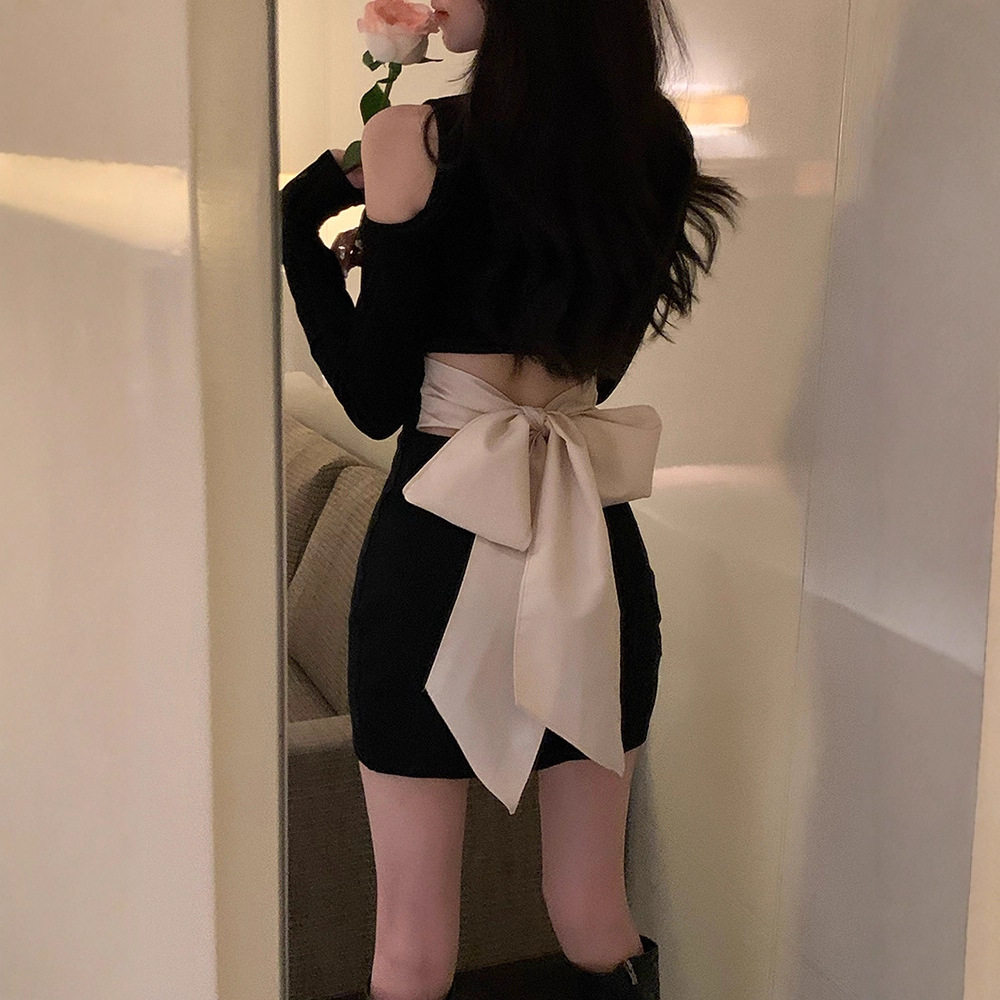 小个子辣妹露腰蝴蝶结包臀连衣裙