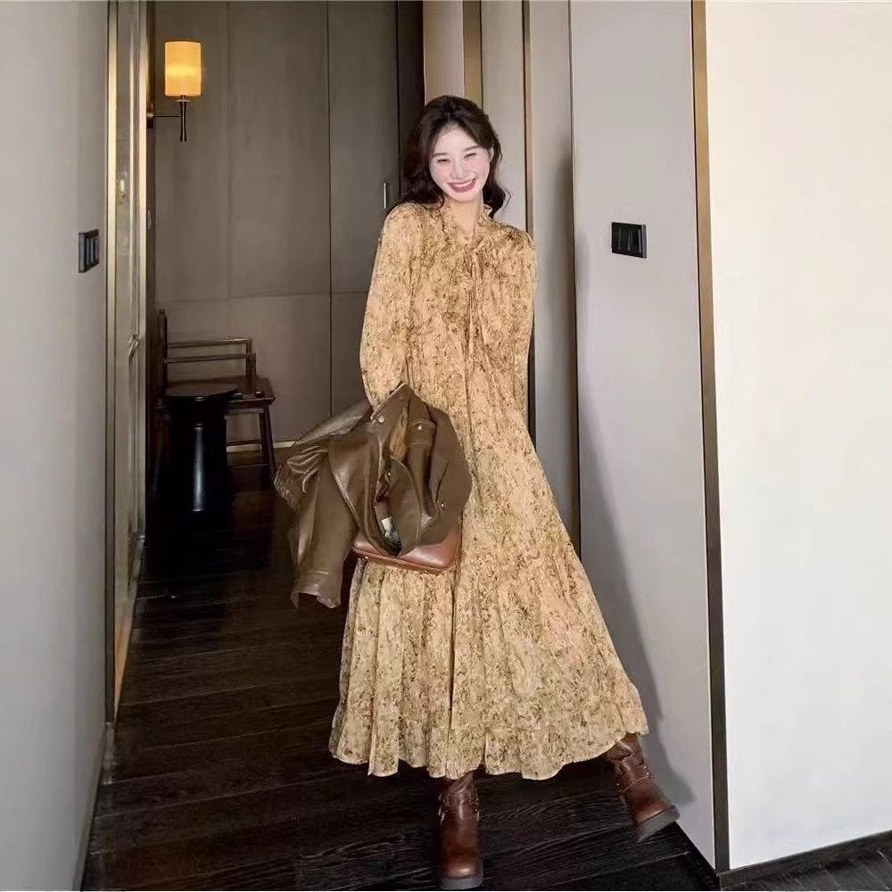 法式复古碎花木耳边显瘦连衣裙