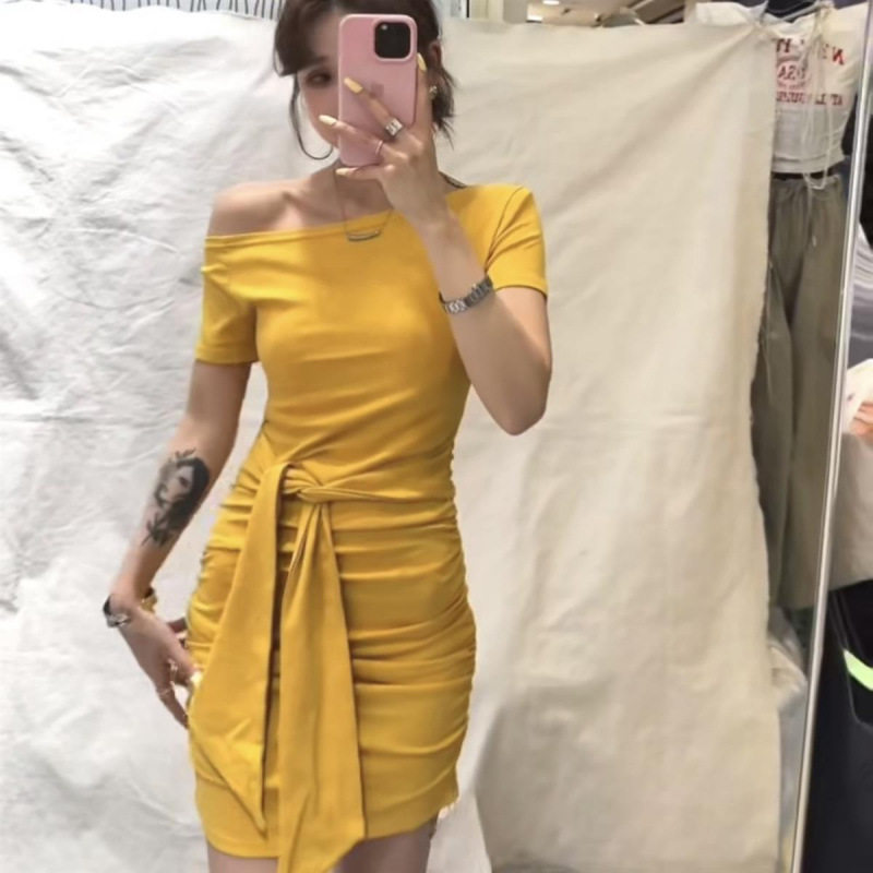 韩版辣妹纯欲风斜肩短袖连衣裙