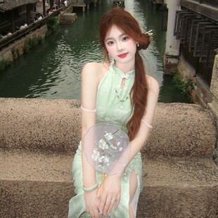 新中式 国风清冷感绿色改良旗袍性感风情万种绝美挂脖连衣裙女夏季