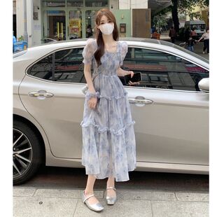 蓝色碎花连衣裙女2026新款夏季收腰大码胖mm梨型身材显瘦长款裙子