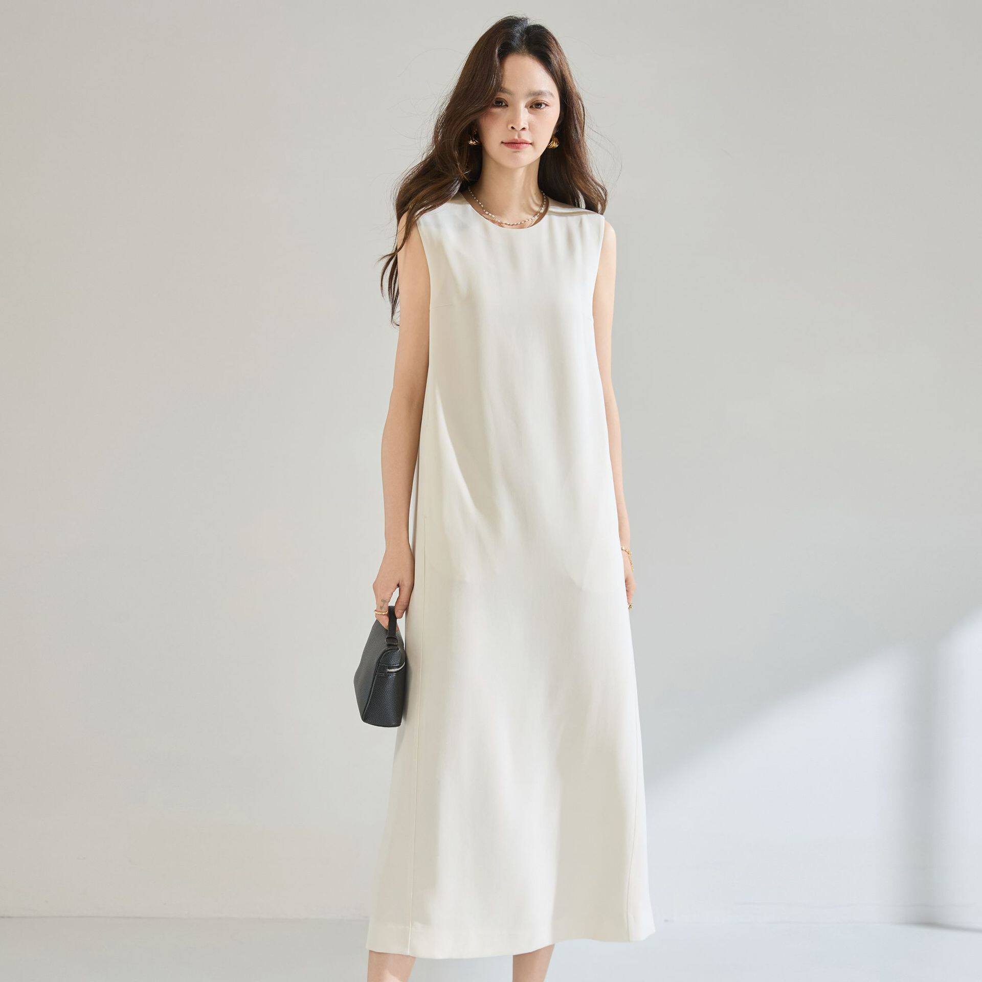 26夏季新慵懒风宽松极简松弛感气质无袖背心连衣裙白色长裙22860