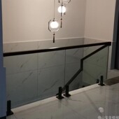 室内别墅超白钢化玻璃楼梯扶手网红护栏现代简约阁楼轻奢实木栏杆