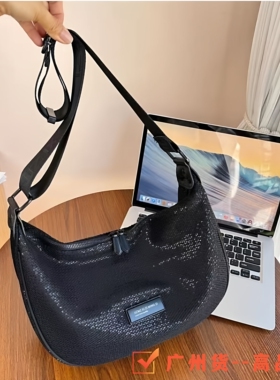 潮牌女包2025新款百搭牛津布单肩闪光亮片饺子包休闲大容量斜挎包