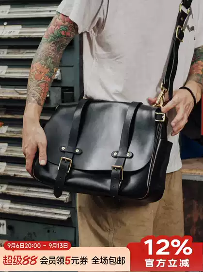 Playful·Motorcycle Messenger Crossbody Bag Riri Zipper Tea Core Leather Can Be Distressed American Retro Style