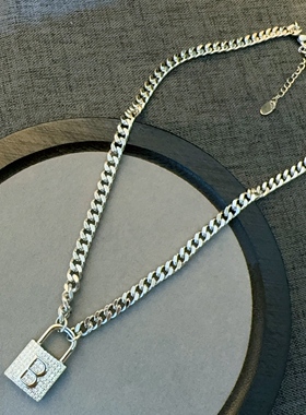 轻奢小众字母锁头粗链条锁骨链