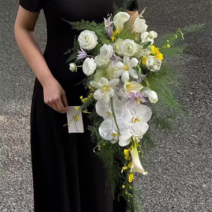 瀑布手捧仿真花|新娘结婚纱摄影