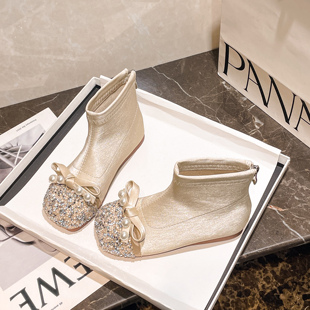 真皮儿童公主风女宝宝软底靴子2025秋冬新款加绒女童短靴水钻皮靴