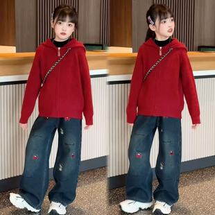女童加厚红色连帽拉链开衫毛衣设计感卡通刺绣一体绒牛仔裤套装潮