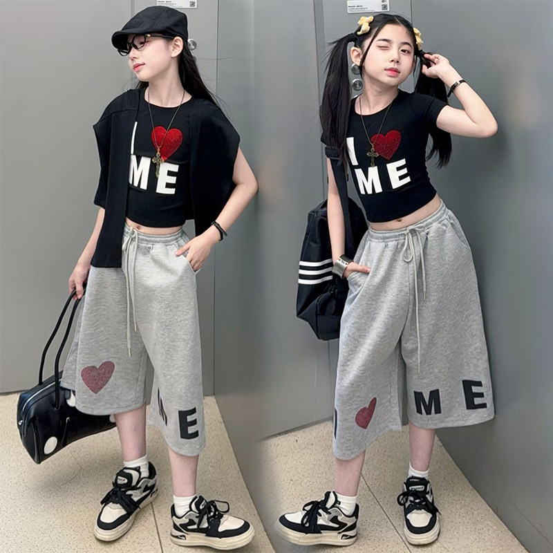 女童爱心烫钻字母短袖中裤套装