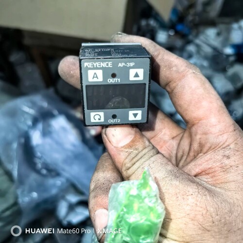 寻《《KEYENCE基恩士AP-31P压力传感器，原装拆机，成色如