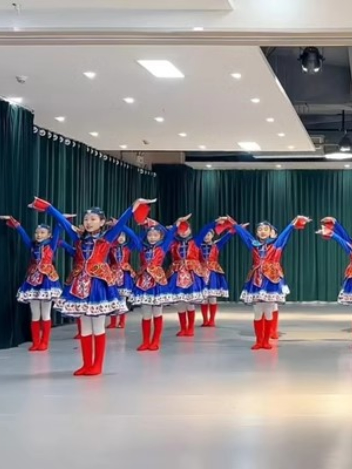布里亚特舞蹈服民族风儿童蒙古族筷子舞欢乐姑娘演出服红色修身袍