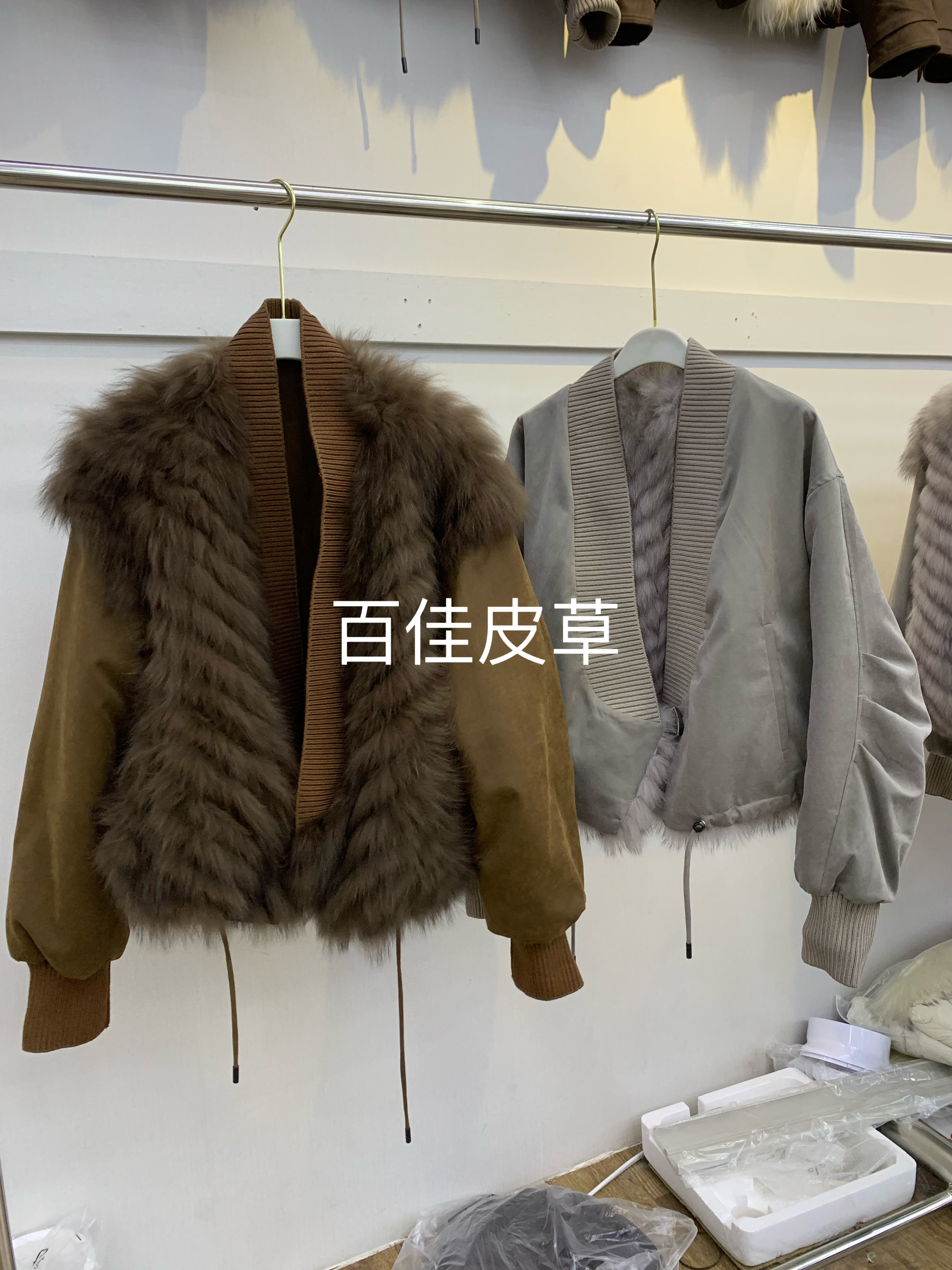 冬季进口狐狸毛双面穿V领真皮草外套女短款一衣两穿年轻时尚上衣