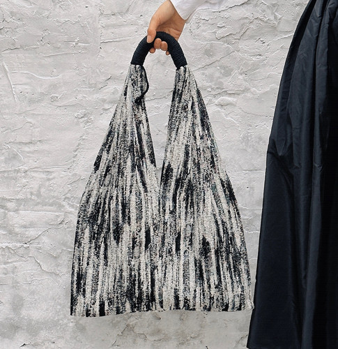 黑白渐变慵懒风托特包暗黑系包