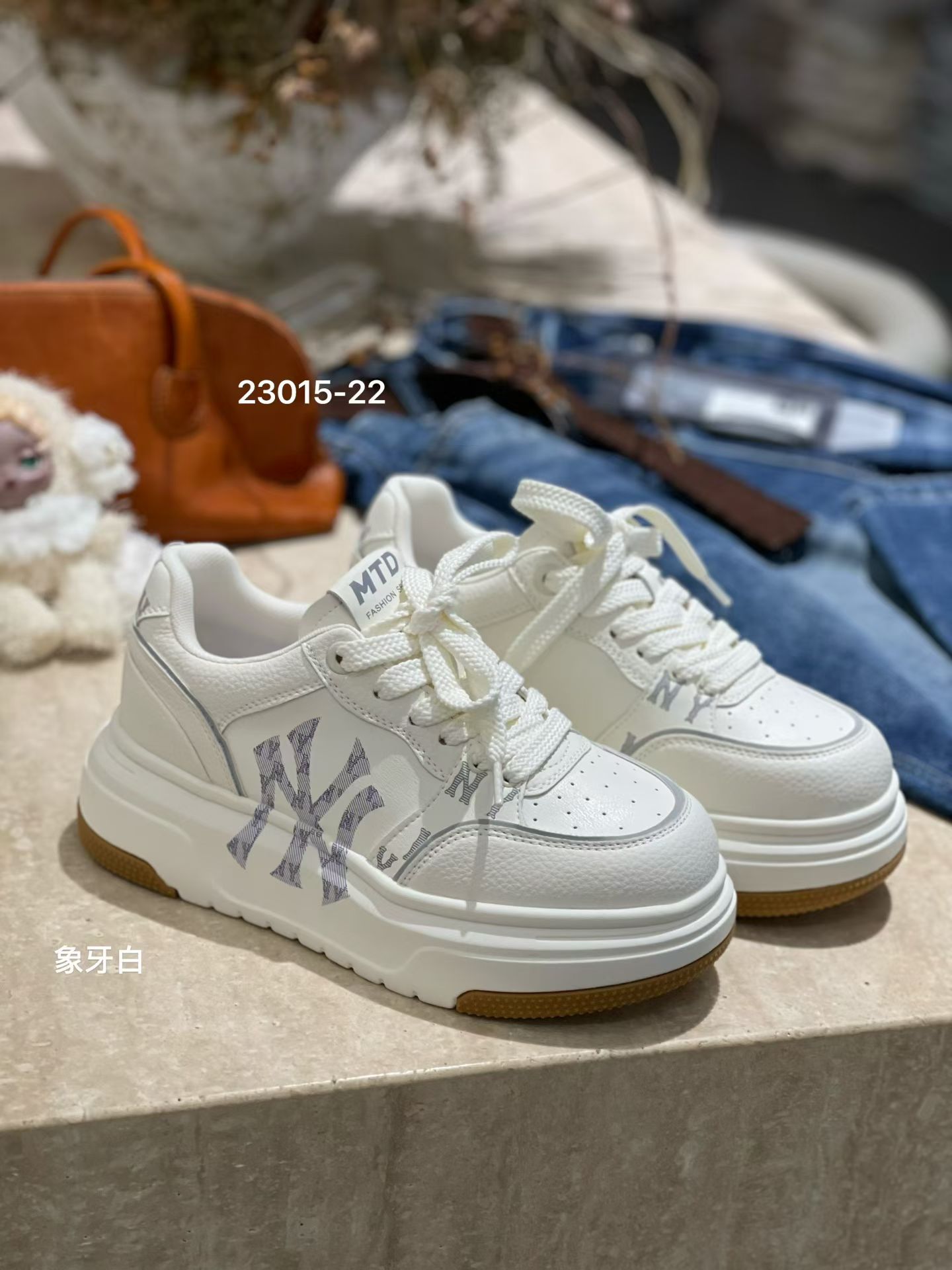 魔都世家真皮厚底印花增高板鞋女2026新款时尚休闲运动轻便小白鞋