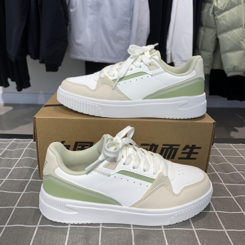 鸿星尔克滑板鞋女鞋2025春季轻便软底平底运动休闲鞋12125101178