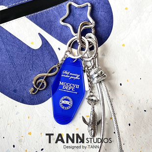 小红书同款像鲸鱼吻着浪蓝色钥匙扣号牌创意个性包包挂件配饰配件