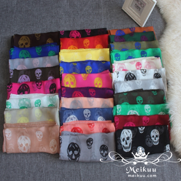 2024秋冬经典骷髅头真丝丝巾骷髅头围巾女士桑蚕丝大方巾保暖披肩