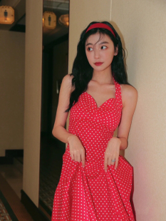 港风小众复古甜美年代少女感红波点挂脖露背仙气收腰大摆连衣裙夏