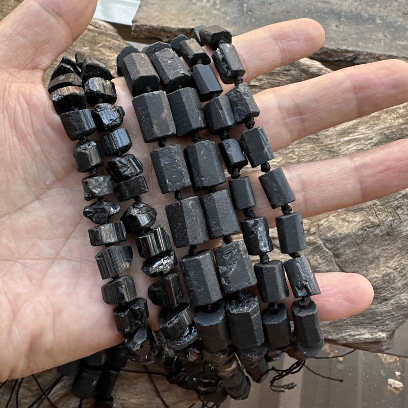 天然水晶半宝石黑碧玺原石原矿碎石不定型切面圆柱散珠串diy配件