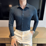深绿色