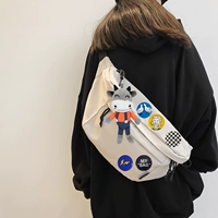 Белая джинсовая подвеска, значок