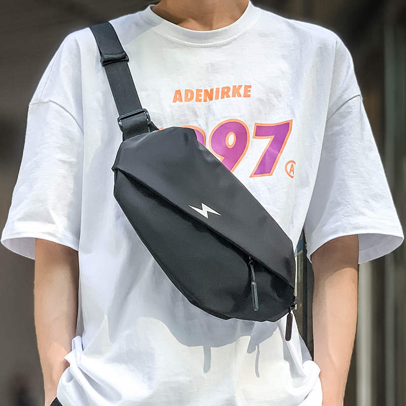 胸包男潮牌超火日系简约单肩个性斜挎包ins运动腰包休闲小背包女