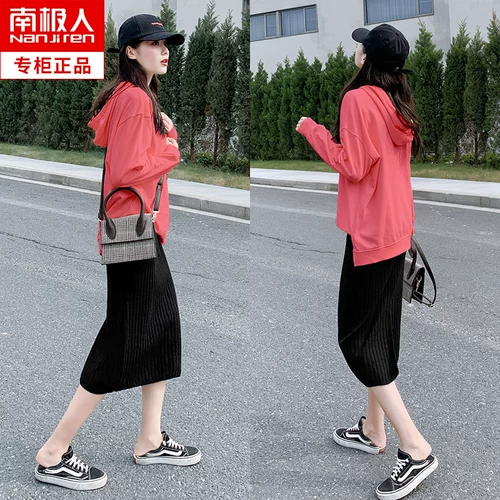 Трикотажная демисезонная приталенная черная цветная длинная юбка, 2021 года, высокая талия, с акцентом на бедрах