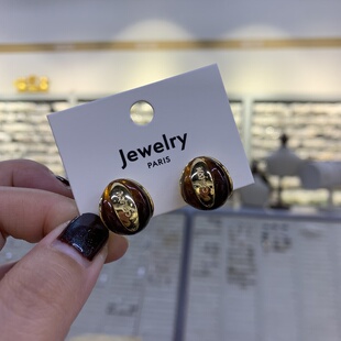 新款 简约几何弧形字母耳圈饰品高级感耳环银针 琥珀色复古小众个性