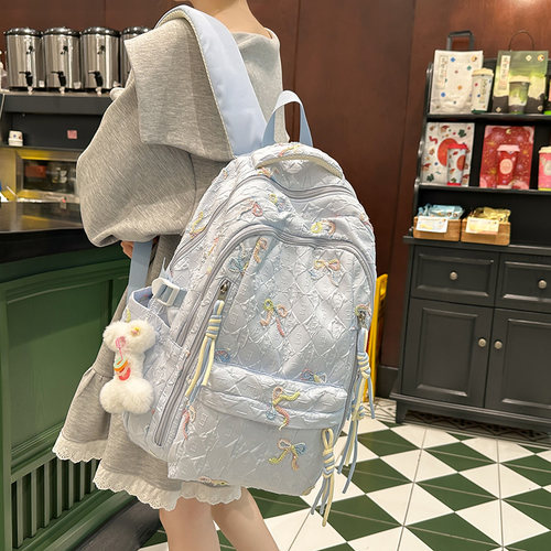 轻便休闲，炒鸡百搭的通勤双肩包