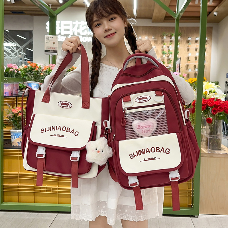 轻便休闲，炒鸡百搭的通勤双肩包