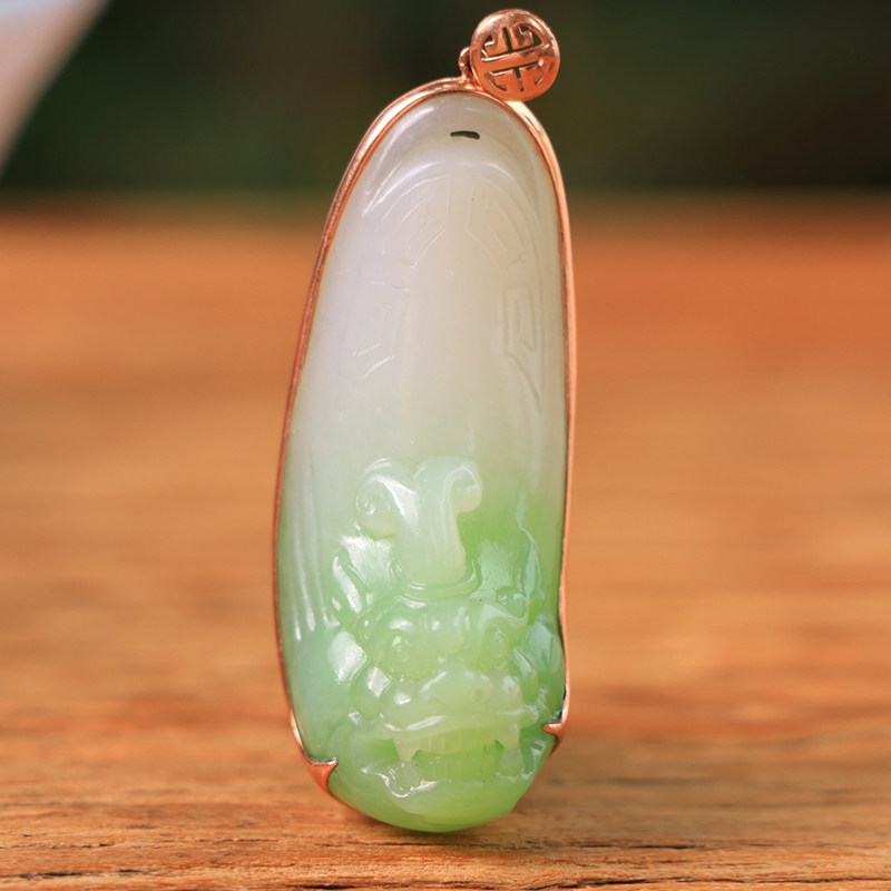 天然和田玉挂件貔貅吊坠翠青料项链女士款皮休金镶玉带证书27g