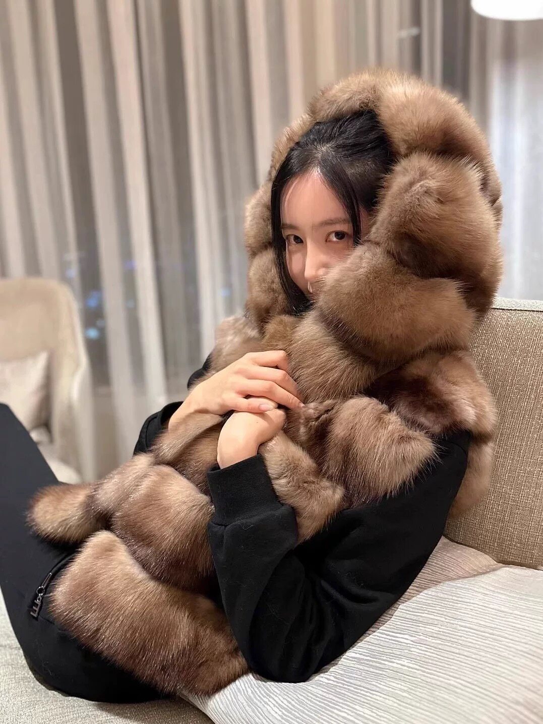 俄罗斯紫貂马甲连帽2026新款仿皮草外套女短款小个子环保坎肩背心