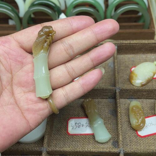 和田玉且末老红糖巧雕 步步高升一鸣惊人