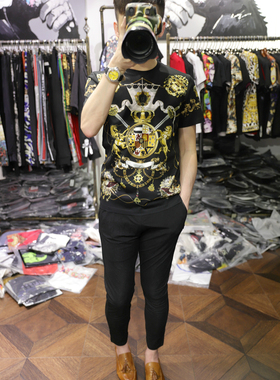 时尚欧洲秀场定制宫廷风数码前后印花黑色圆领修身短袖T恤男