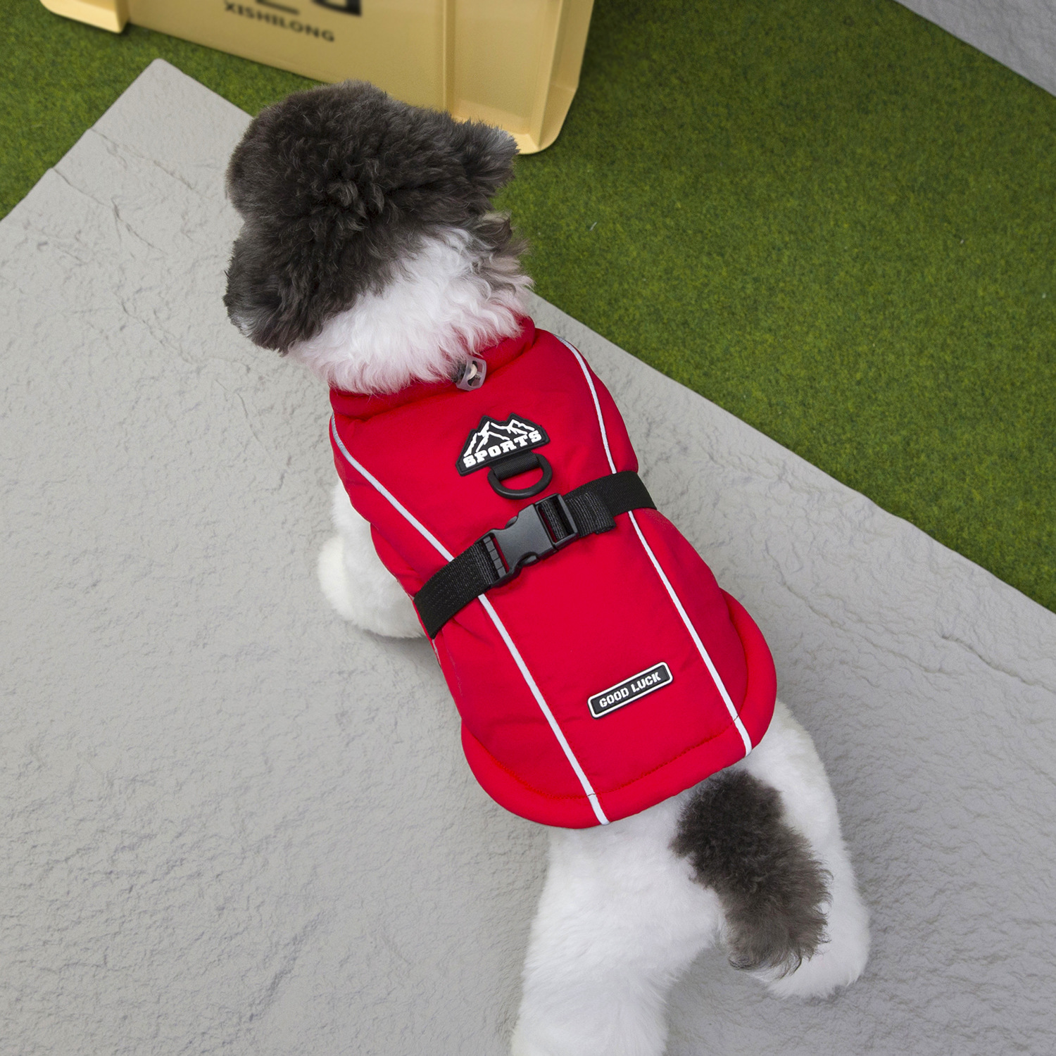 狗狗新年衣服2025新款冬冬天保暖可牵引冲锋衣红色拜年帅气厚棉服