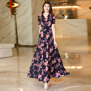 减龄碎花连衣裙女2026夏新款浪漫时尚气质V领高腰显瘦大摆裙1877