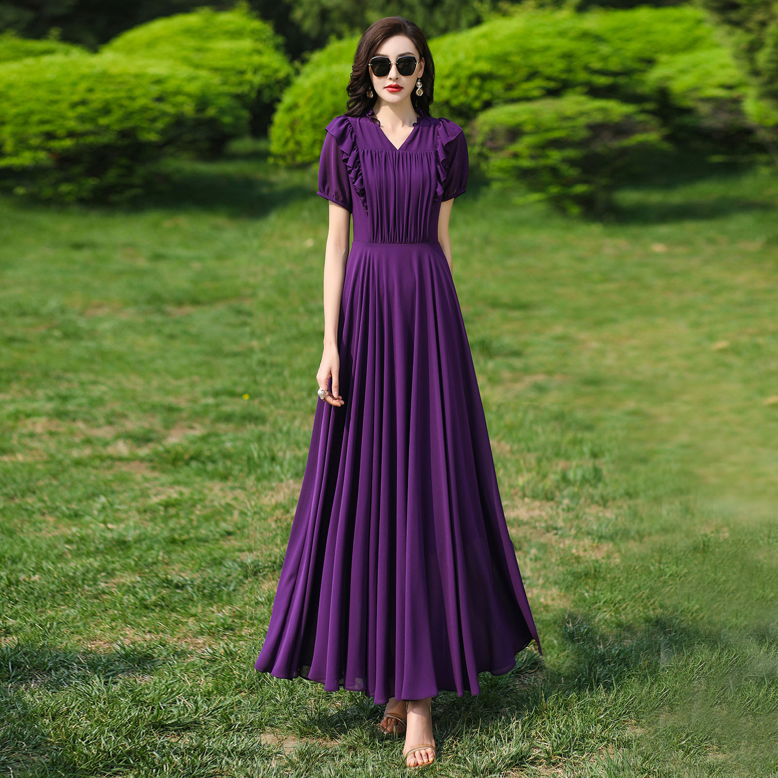 紫色v领连衣裙气质减龄2024夏季新款显瘦大摆裙超长款到脚踝1696