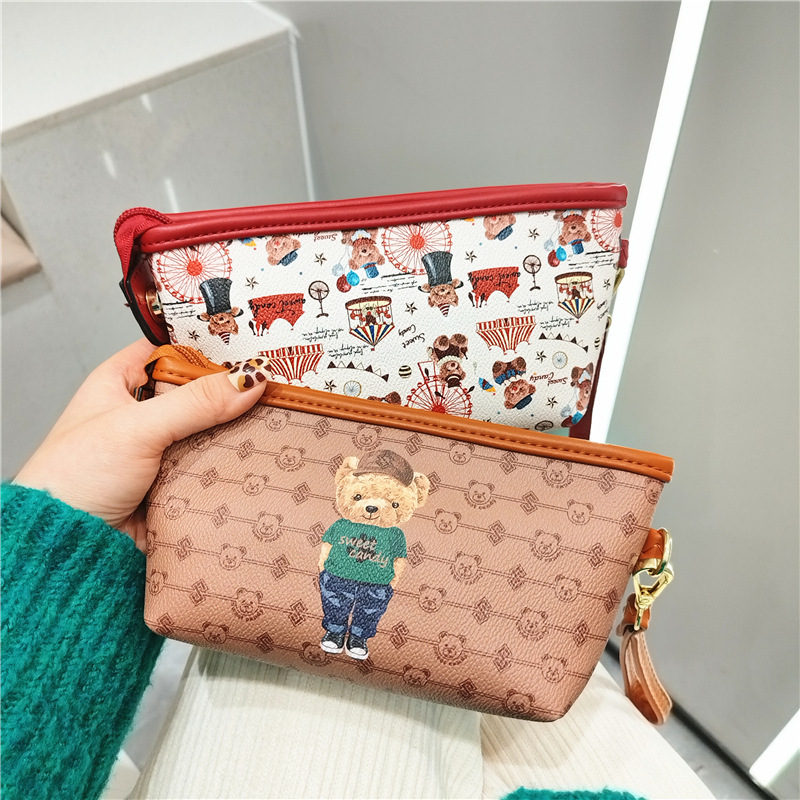 2024韩版新款可爱小熊织布大容量拉链长款手机包手腕包便携手拿包