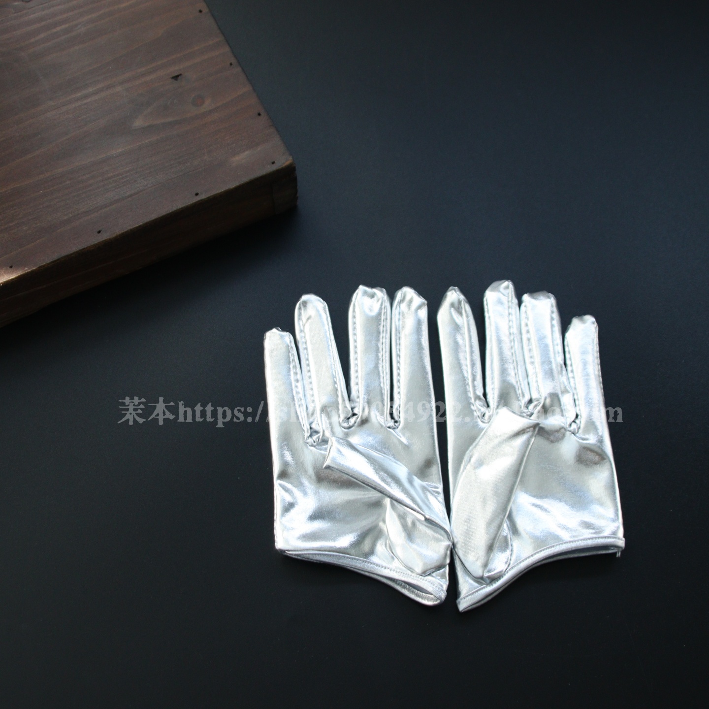 新款时尚黑色银色漆皮短款半指露指朋克手套舞台演出cos辣妹袖套