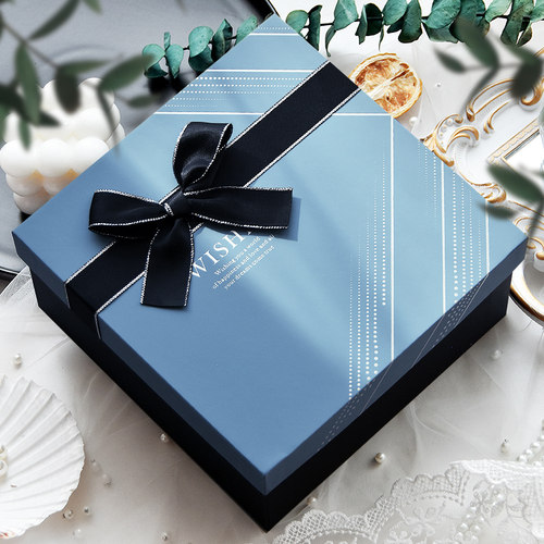 红色正方形小号礼物盒