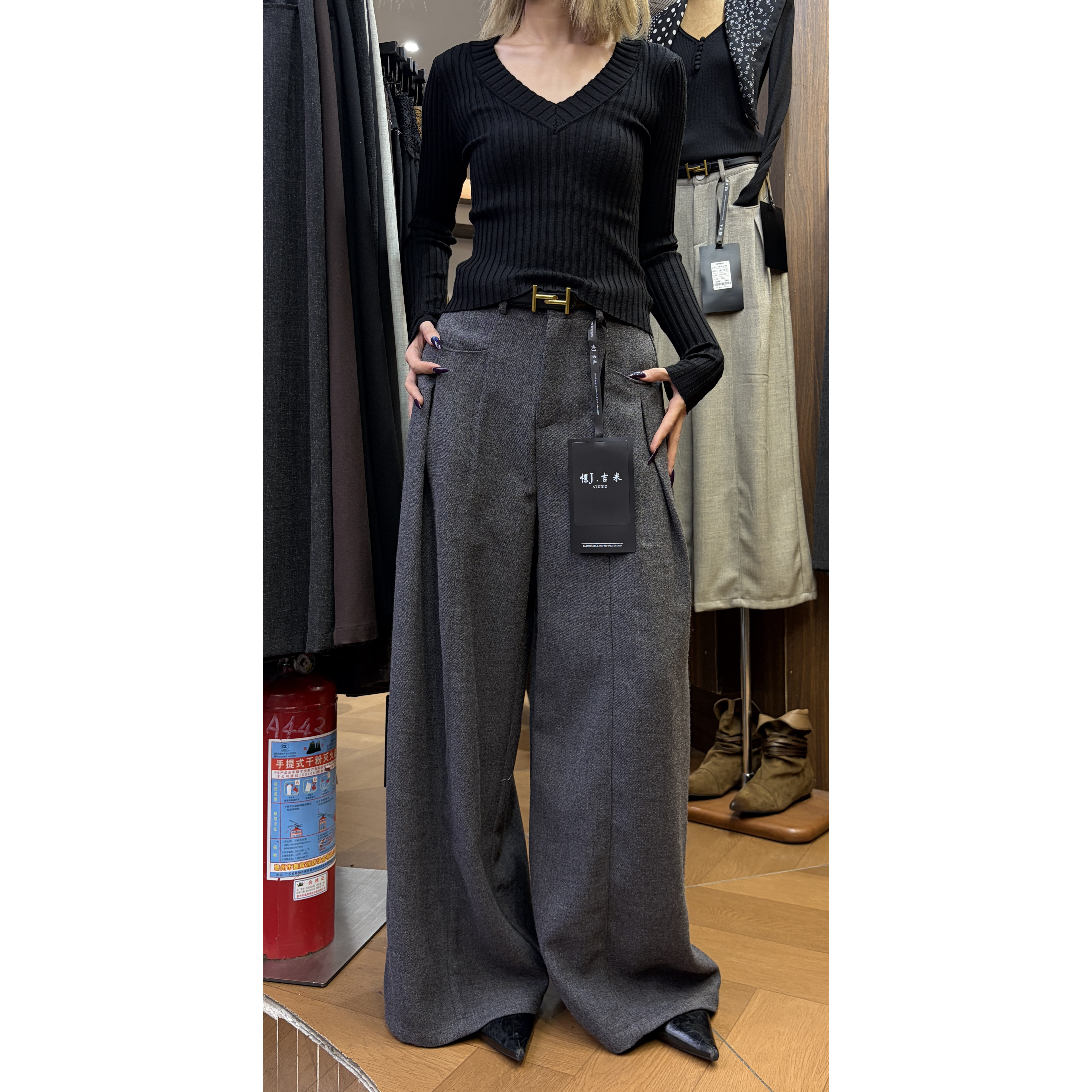 老钱风松弛感高腰西装阔腿裤女秋季新款垂感显瘦百搭深灰休闲长裤
